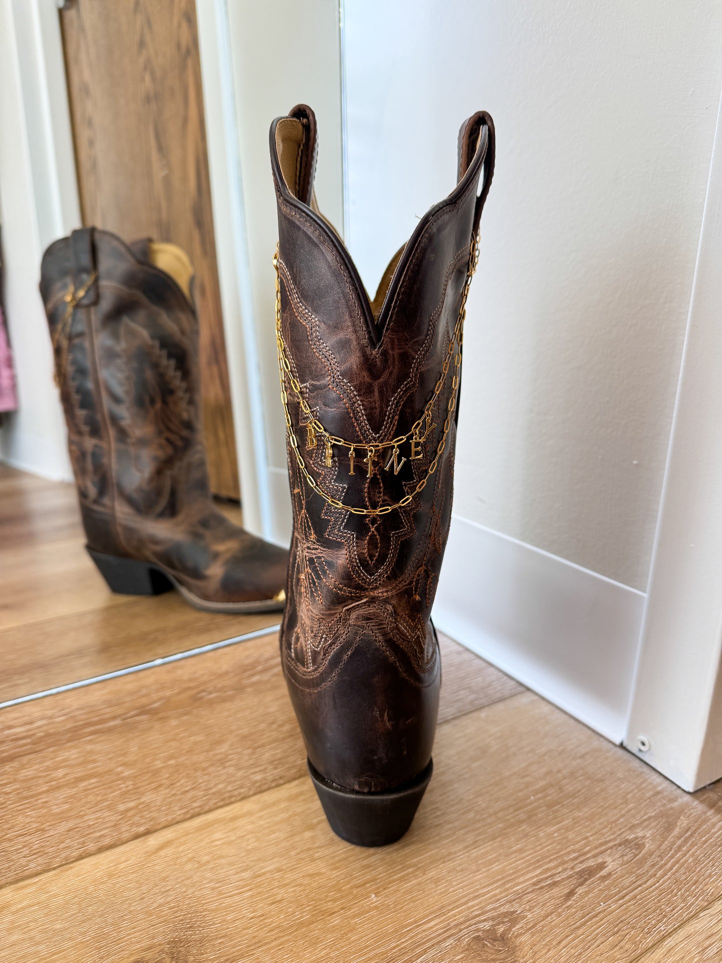 No. 30 — Boot Charm Chain